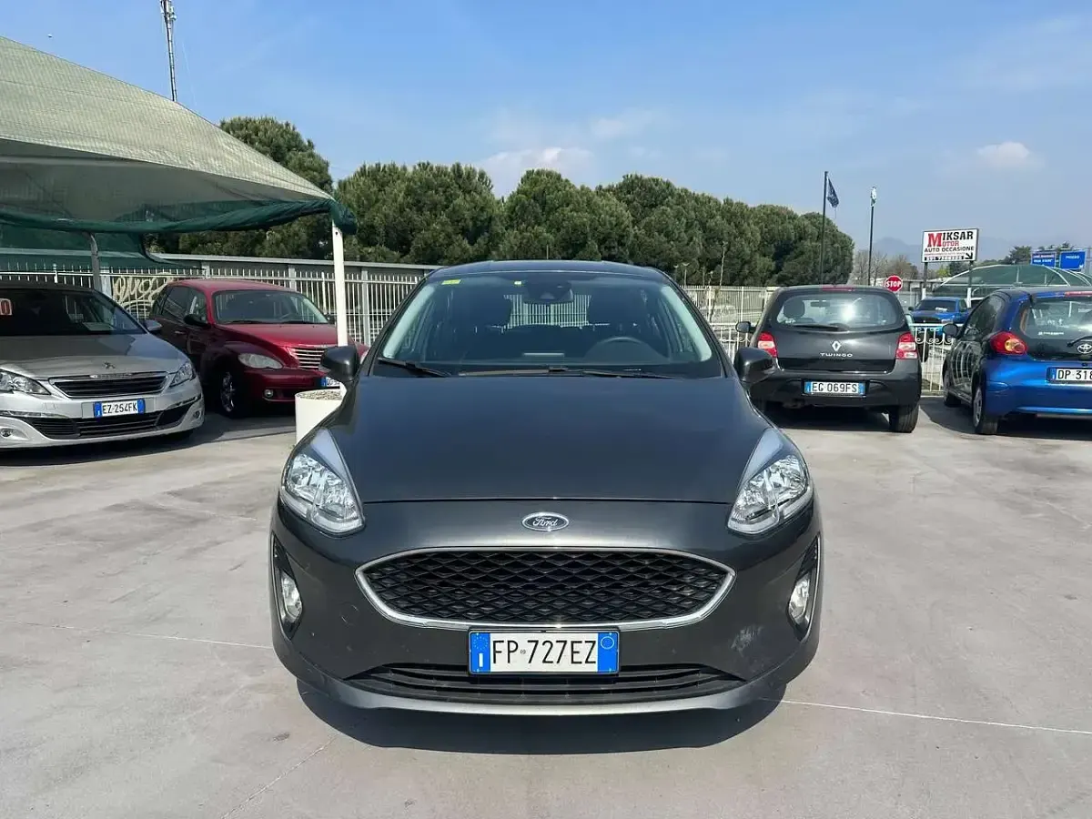 Usata Ford Fiesta Titanium 86 CV (63 kW) 2018 Grigio Utilitaria