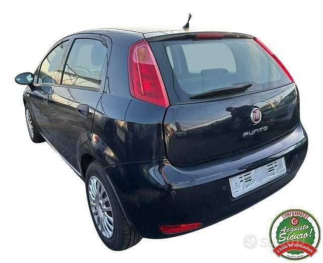 Usata Fiat Punto Street 69 CV (50 kW) 2016 Nero Berlina