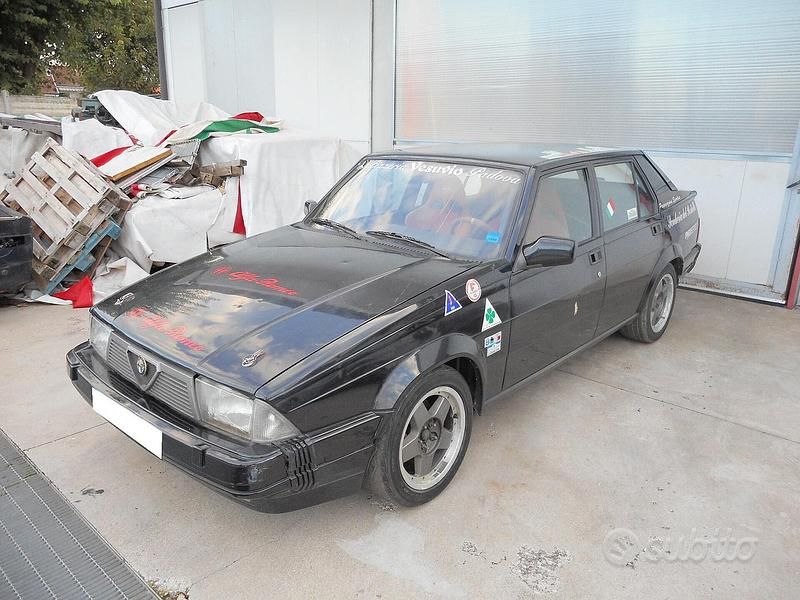 Usata Alfa Romeo 75 156 CV (114 kW) 1987 Nero Berlina