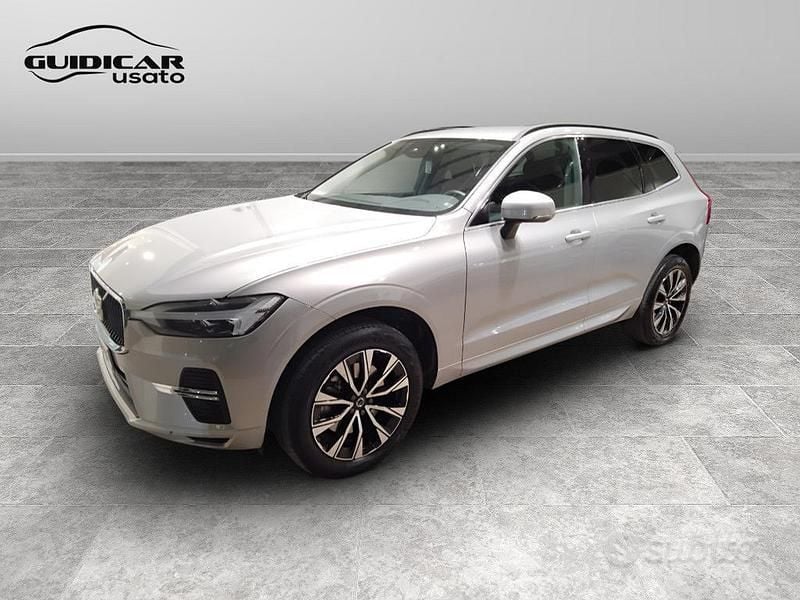 Usata Volvo XC60 Core 197 CV (144 kW) 2023 Argento SUV