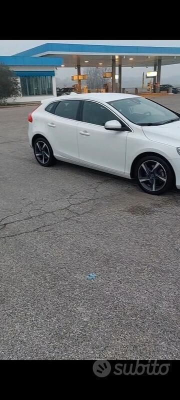 Usata Volvo V40 120 CV (88 kW) 2016 Bianco Station wagon