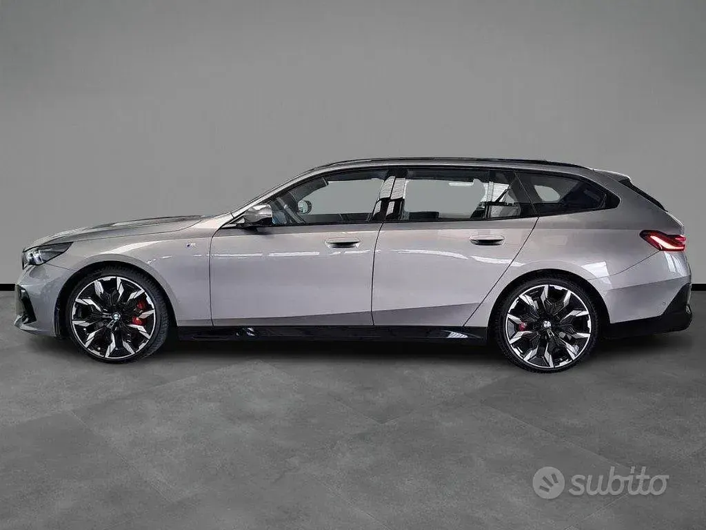 Usata BMW 540 M Sport 286 CV (210 kW) 2024 Grigio / metallizzato Station wagon