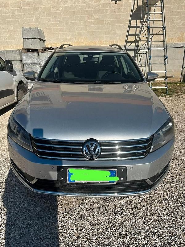 Usata VW Passat 105 CV (77 kW) 2013 Grigio Station wagon