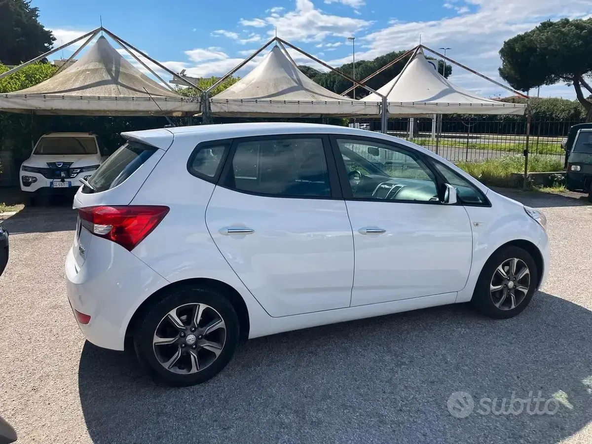 Usata Hyundai i20 Comfort 125 CV (91 kW) 2019 Bianco Utilitaria