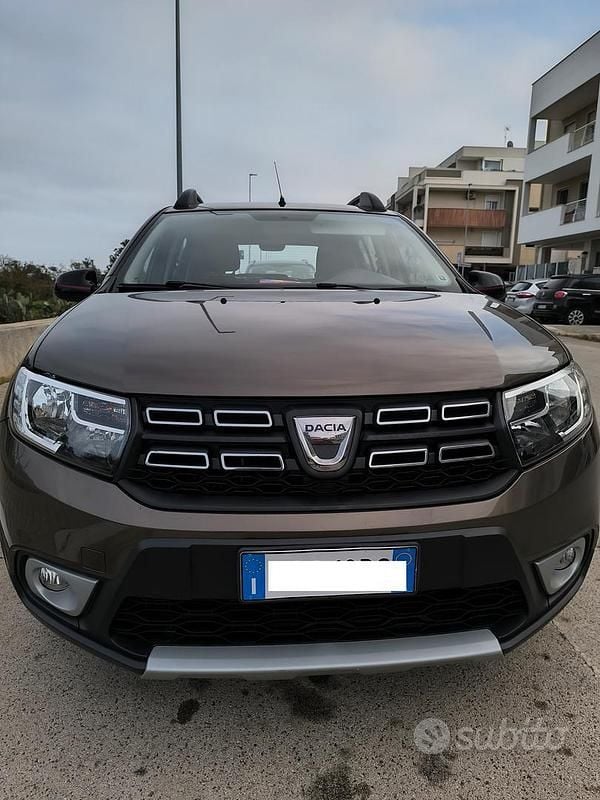 Marrone Usata 2019 Dacia Sandero Stepway Tre volumi | 7900 € (Buon prezzo) - Immagine 1/4