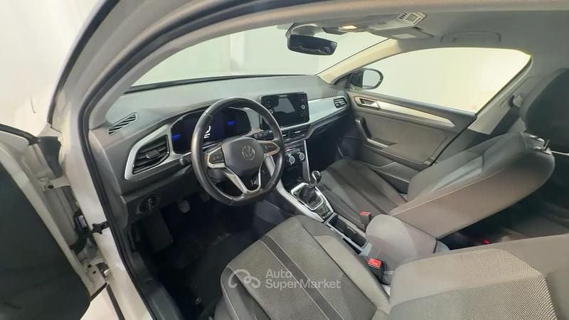 Usata VW T-Roc Life 110 CV (80 kW) 2023 Argento SUV