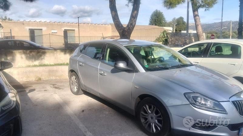 Usata 2010 Lancia Delta Due volumi | 900 € - Immagine 1/3