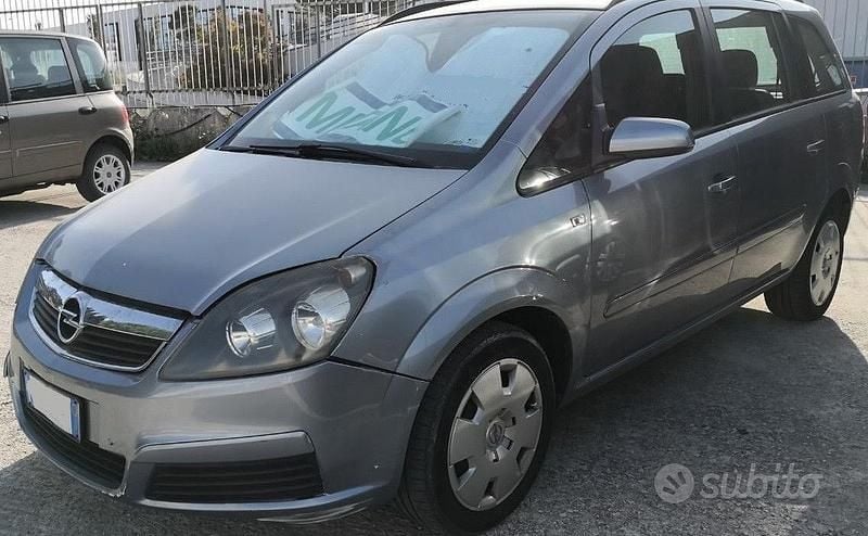 Usata Opel Zafira 94 CV (69 kW) 2006 Grigio Monovolume