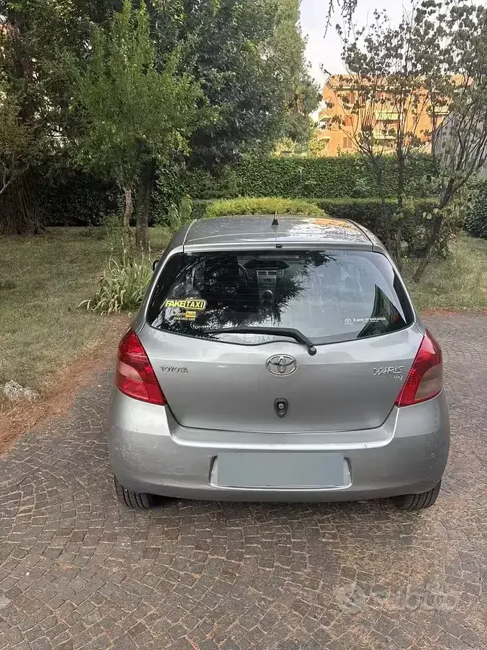 Usata Toyota Yaris Luna 87 CV (63 kW) 2007 Grigio Utilitaria