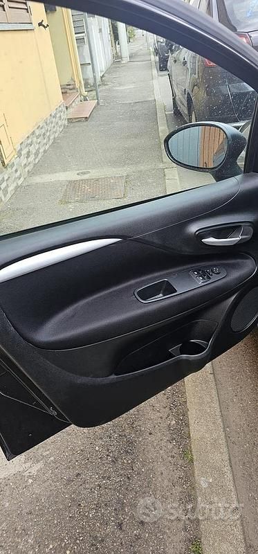 Usata Fiat Grande Punto 75 CV (55 kW) 2011 Nero Utilitaria