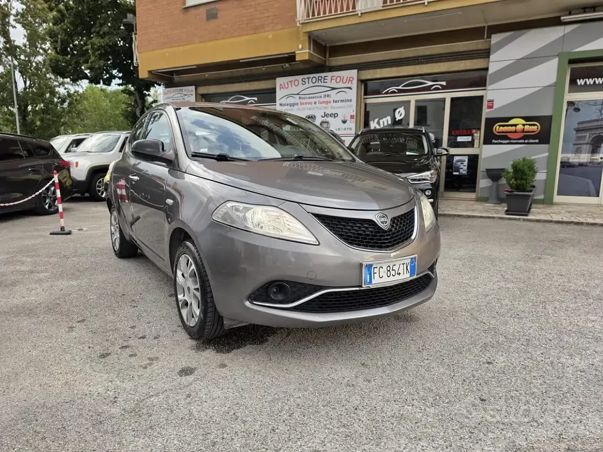 Usata Lancia Ypsilon 95 CV (69 kW) 2016 Grigio Utilitaria