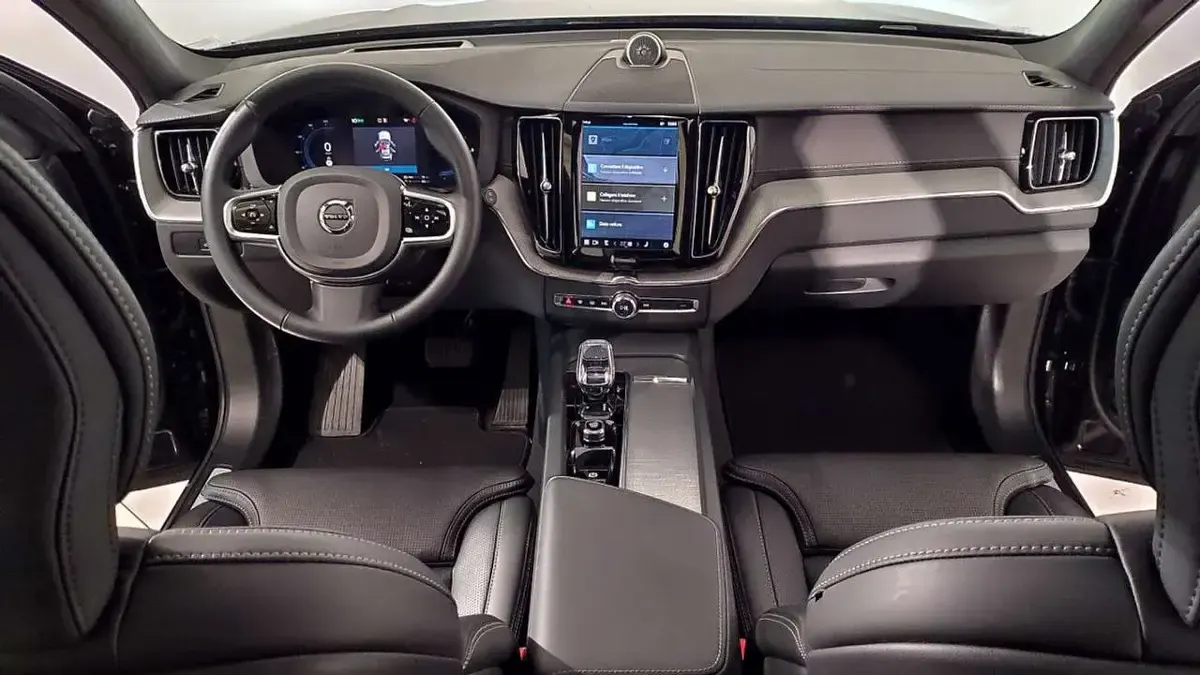 Usata Volvo XC60 Ultra 253 CV (186 kW) 2024 Nero SUV