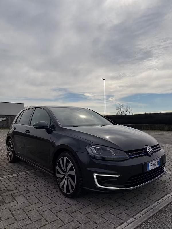 Usata VW Golf VII GTE 149 CV (109 kW) 2016 Grigio Berlina