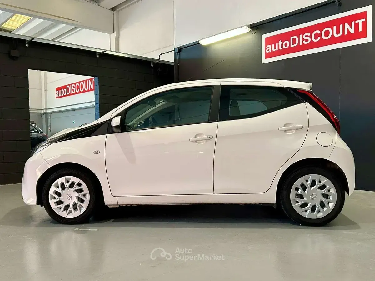 Usata Toyota Aygo Cool 72 CV (52 kW) 2019 Bianco Utilitaria