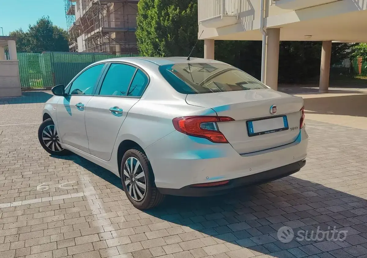 Usata Fiat Tipo Easy 95 CV (69 kW) 2018 Grigio Berlina