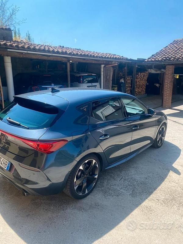 Usata Cupra Leon VZ 245 CV (180 kW) 2022 Blu/azzurro Berlina