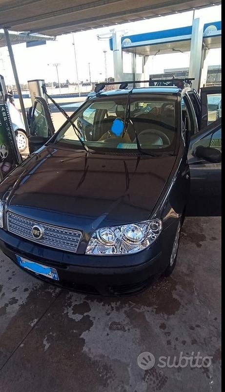 Usata Fiat Punto 69 CV (50 kW) 2004 Grigio Berlina