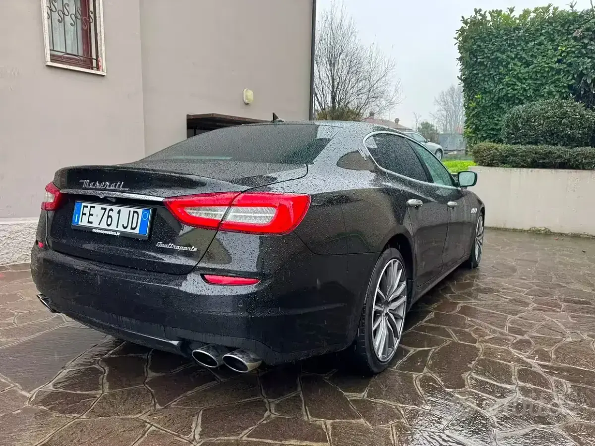 Usata Maserati Quattroporte 275 CV (202 kW) 2015 Nero Berlina