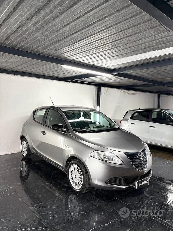 Grigio Usata 2012 Lancia Ypsilon Gold Due volumi | 4490 € (Ottimo prezzo) - Immagine 1/4
