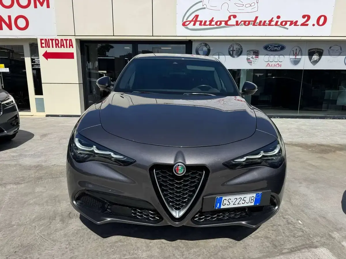 Usata Alfa Romeo Stelvio Ti 209 CV (153 kW) 2023 Grigio SUV