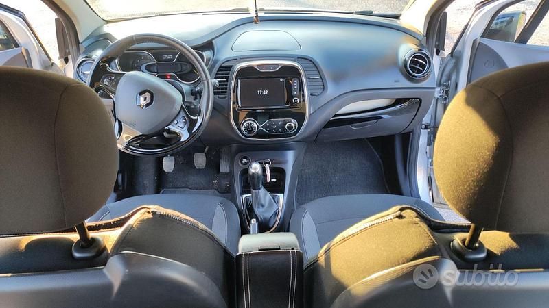 Usata Renault Captur 90 CV (66 kW) 2016 Grigio SUV