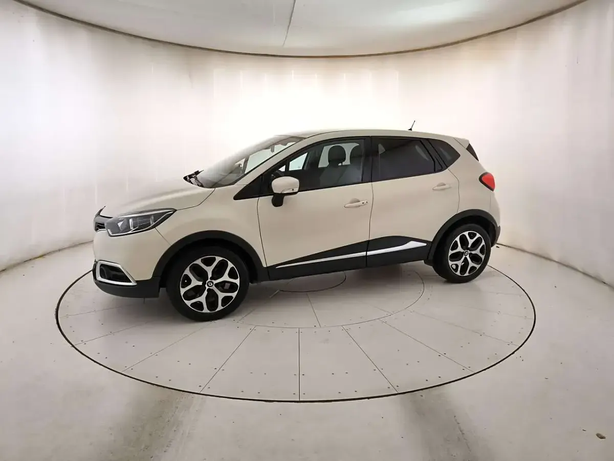 Usata Renault Captur 90 CV (66 kW) 2014 Beige cognac met. SUV