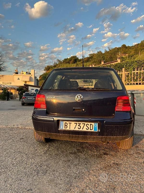 Usata VW Golf IV 101 CV (74 kW) 2001 Berlina