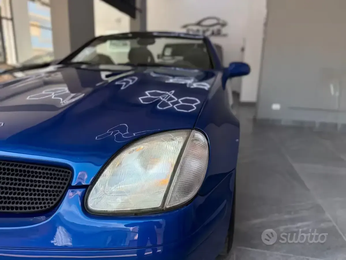 Usata Mercedes SLK200 136 CV (100 kW) 1998 Blu Cabrio