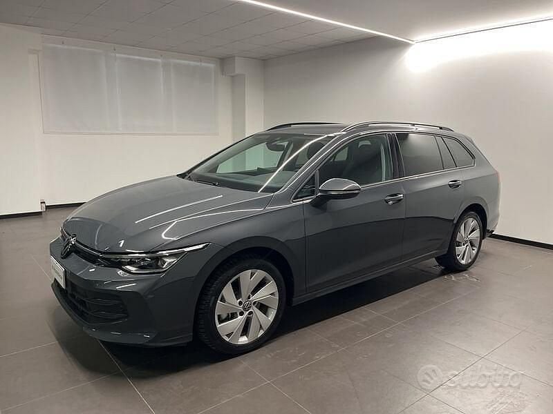 Usata VW Golf VIII Life 150 CV (110 kW) 2024 Grigio Station wagon