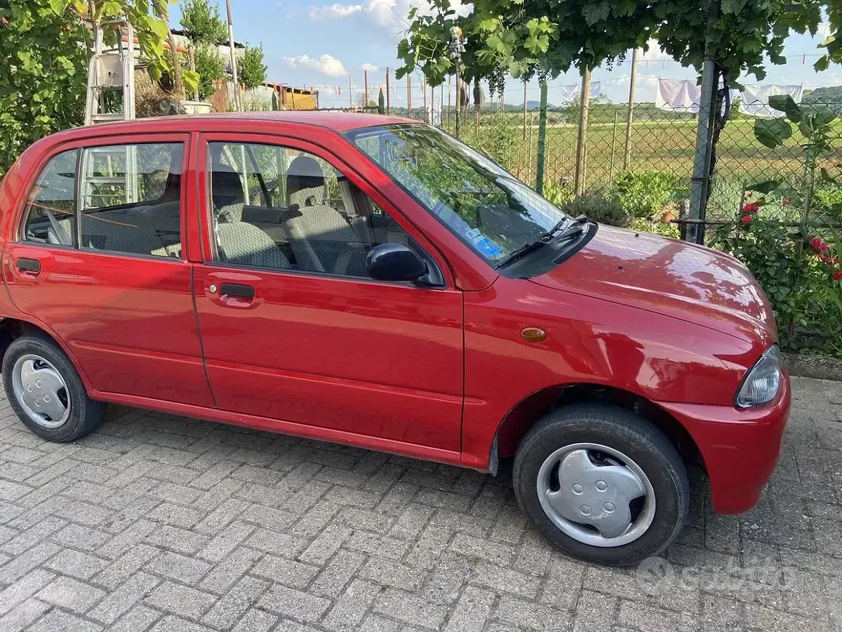 Usata Subaru Vivio 44 CV (32 kW) 1996 Rosso Utilitaria