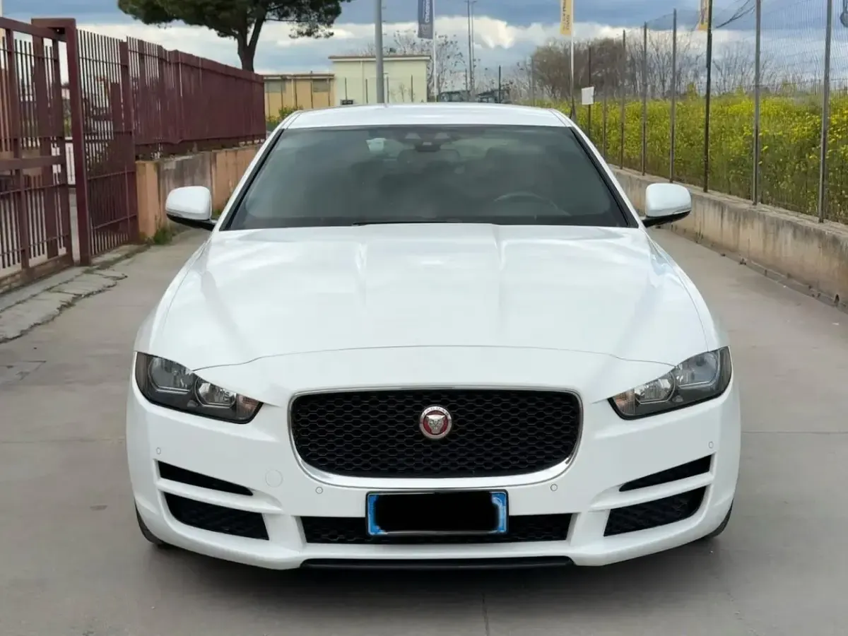 Usata Jaguar XE Pure 180 CV (132 kW) 2016 Bianco Berlina