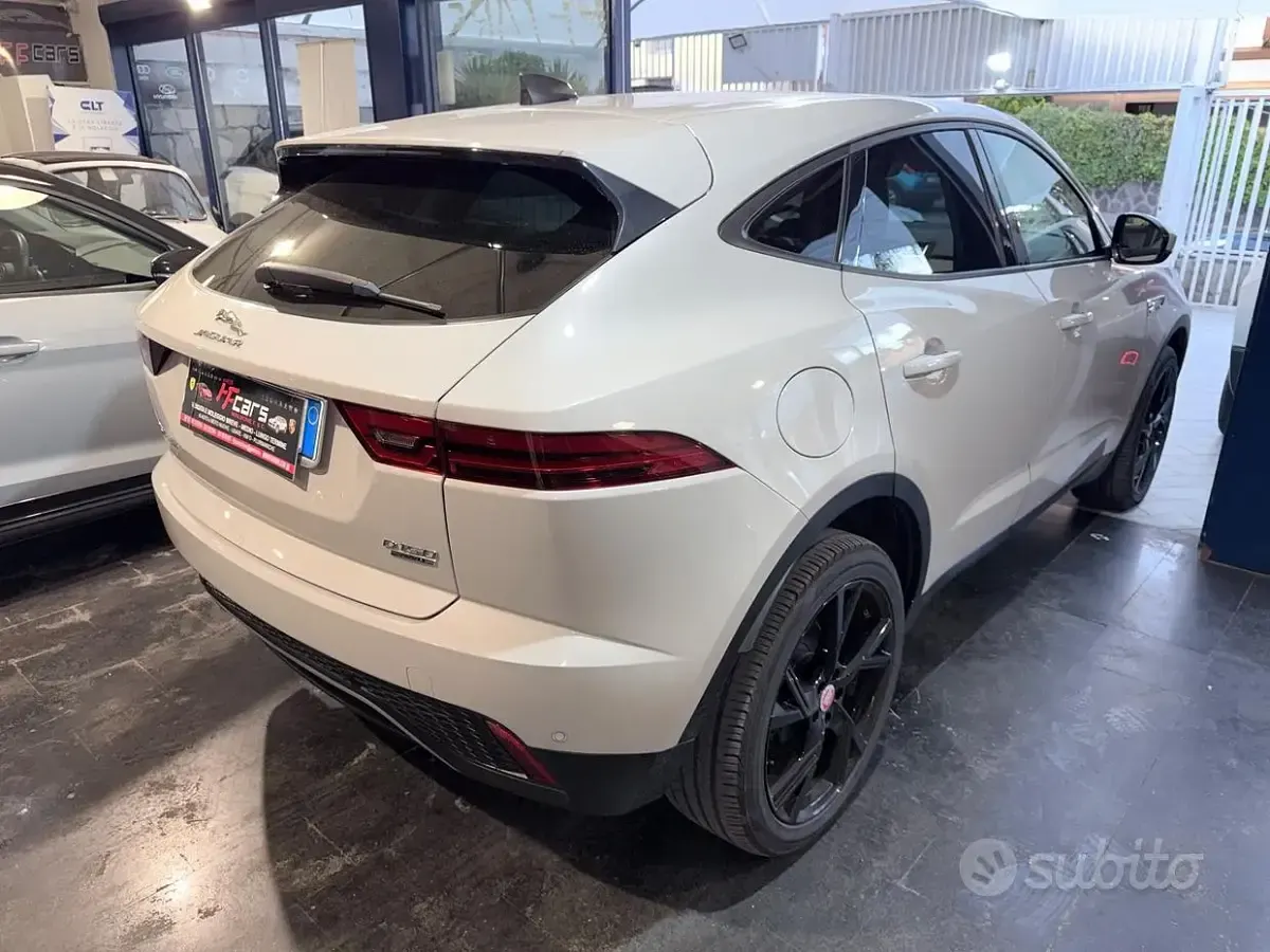 Usata Jaguar E-Pace R-Dynamic 150 CV (110 kW) 2019 Grigio SUV