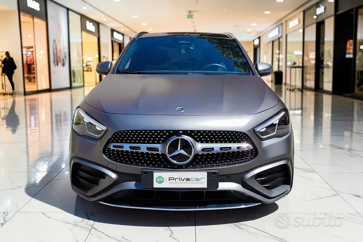 Usata Mercedes GLA180 AMG Line Premium 116 CV (85 kW) 2024 Grigio SUV