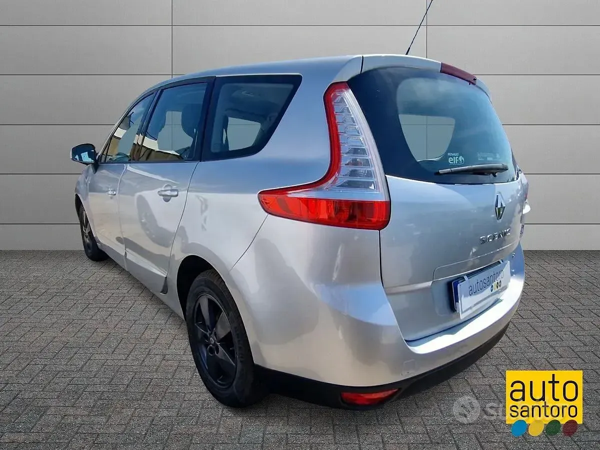 Usata Renault Scénic III Dynamique 110 CV (80 kW) 2011 Argento Monovolume