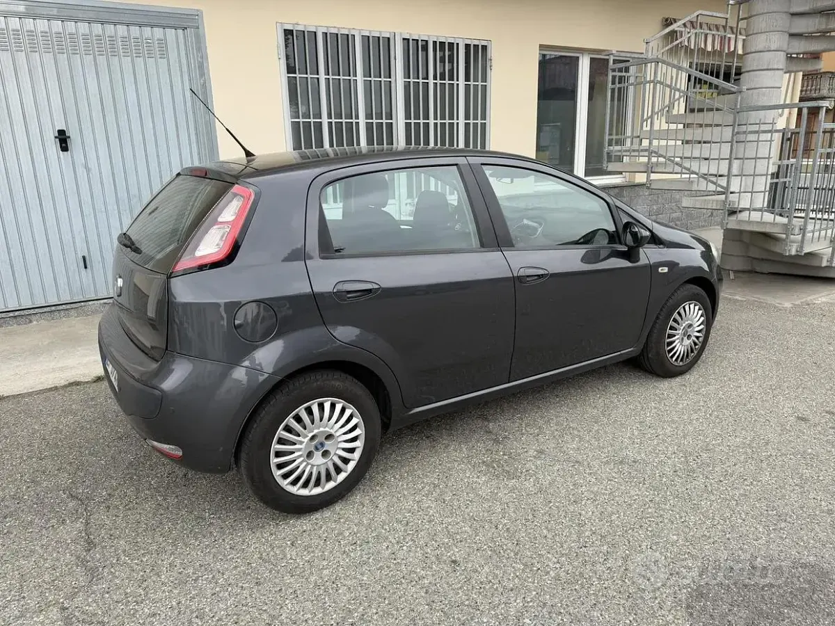 Usata Fiat Punto 75 CV (55 kW) 2010 Grigio Utilitaria