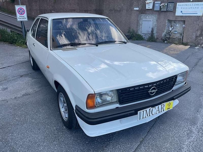 Usata Opel Ascona 110 CV (80 kW) 1981 Bianco Berlina