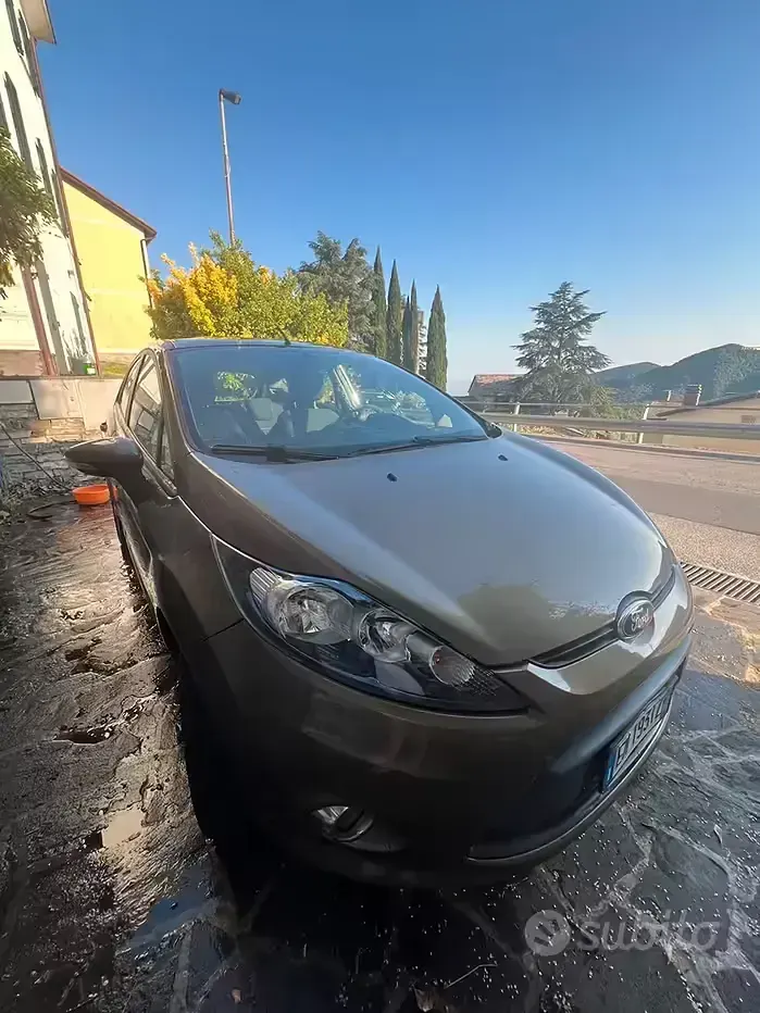 Usata Ford Fiesta 60 CV (44 kW) 2013 Marrone