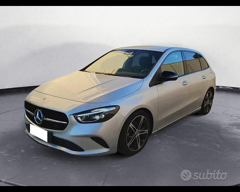 Usata Mercedes B180 AMG line 116 CV (85 kW) 2023 Argento Monovolume
