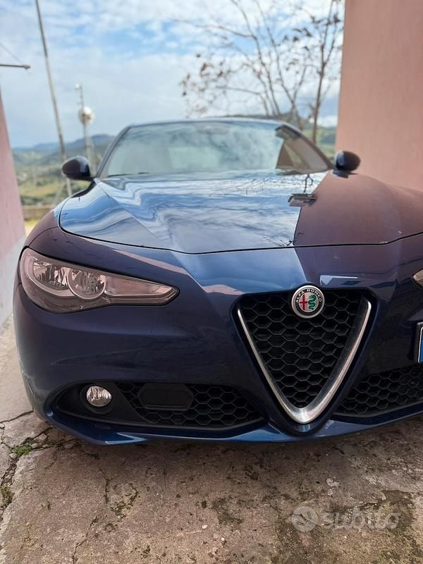 Usata Alfa Romeo Giulia 150 CV (110 kW) 2017 Blu Berlina
