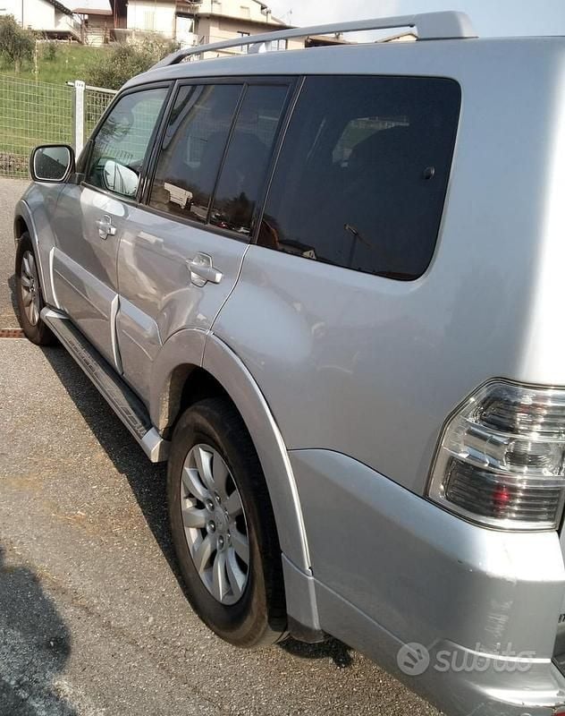 Usata Mitsubishi Pajero 200 CV (147 kW) 2010 Grigio SUV