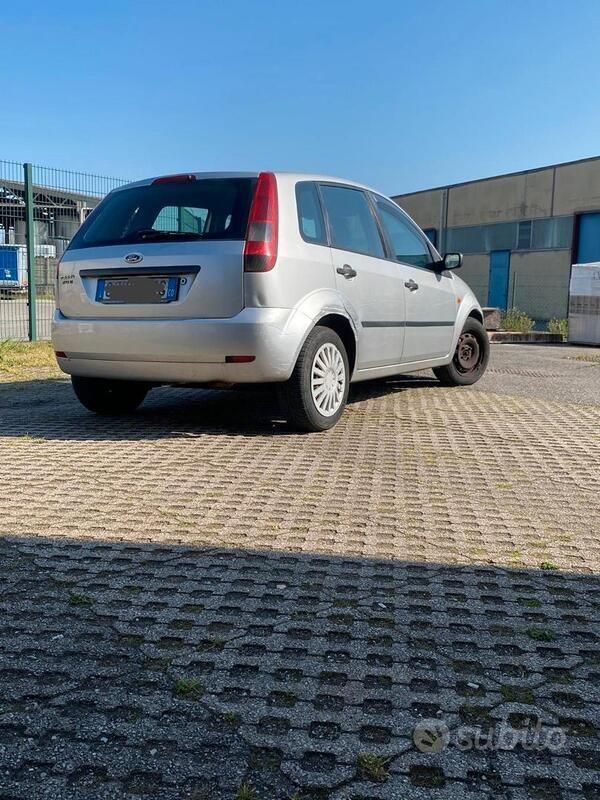Usata Ford Fiesta 2003 Grigio Utilitaria