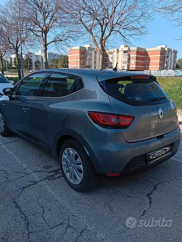 Usata Renault Clio IV 75 CV (55 kW) 2015 Grigio Berlina