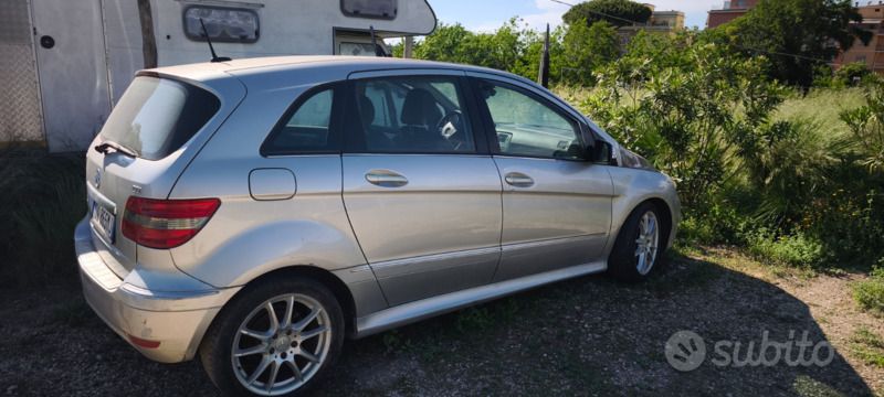 Usata Mercedes B200 140 CV (102 kW) 2009 Grigio Monovolume