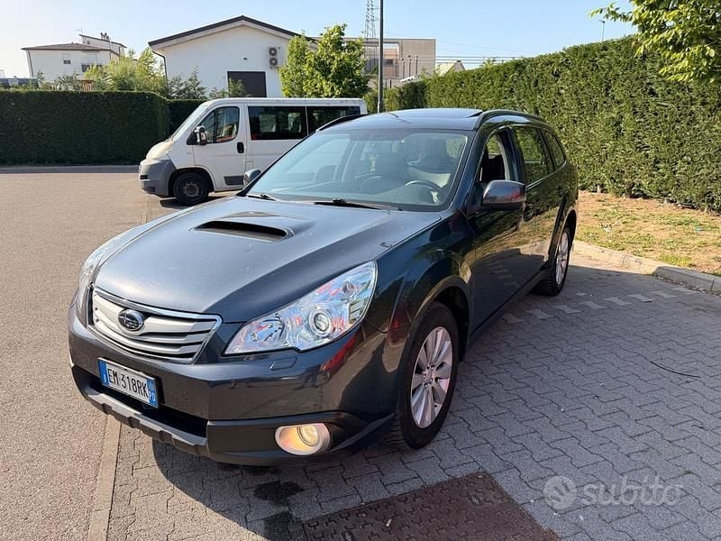 Usata Subaru Outback 150 CV (110 kW) 2012 Grigio Station wagon