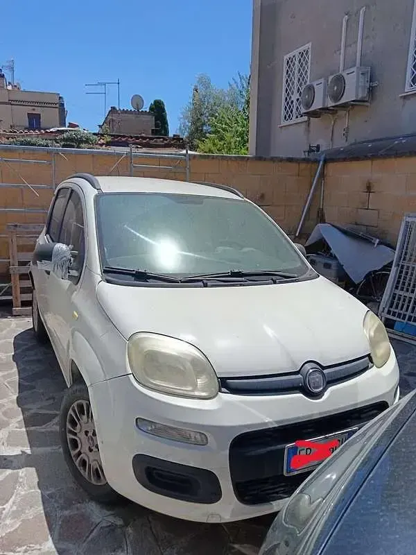 Usata Fiat Panda Lounge 69 CV (50 kW) 2013 Bianco Utilitaria