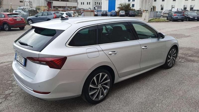 Argento Usata 2021 Skoda Octavia Station wagon | 13.800 € (Buon prezzo) - Immagine 1/4