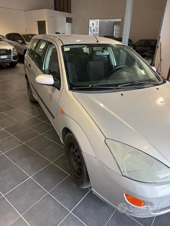 Usata Ford Focus 90 CV (66 kW) 2000 Grigio Station wagon