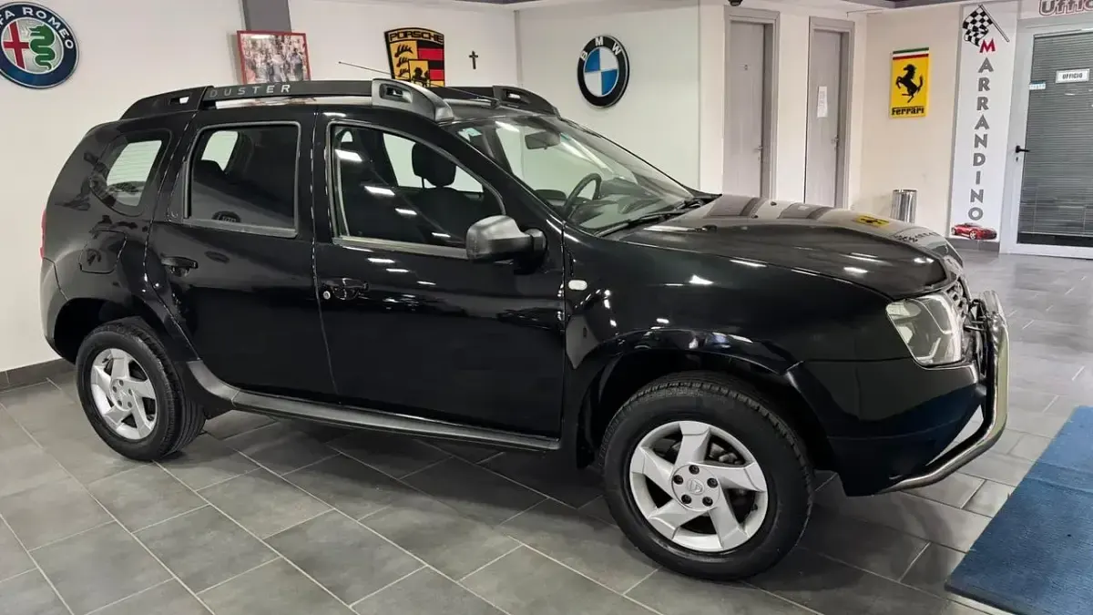 Usado Dacia Duster Lauréate 114 CV (83 kW) 2017 Negro SUV
