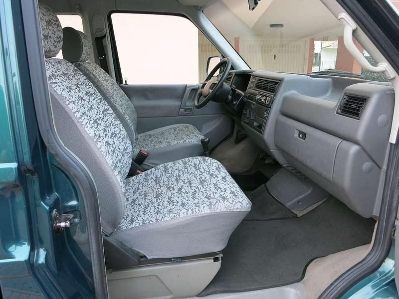 Usata VW Caravelle 102 CV (75 kW) 1998 Verde Furgone