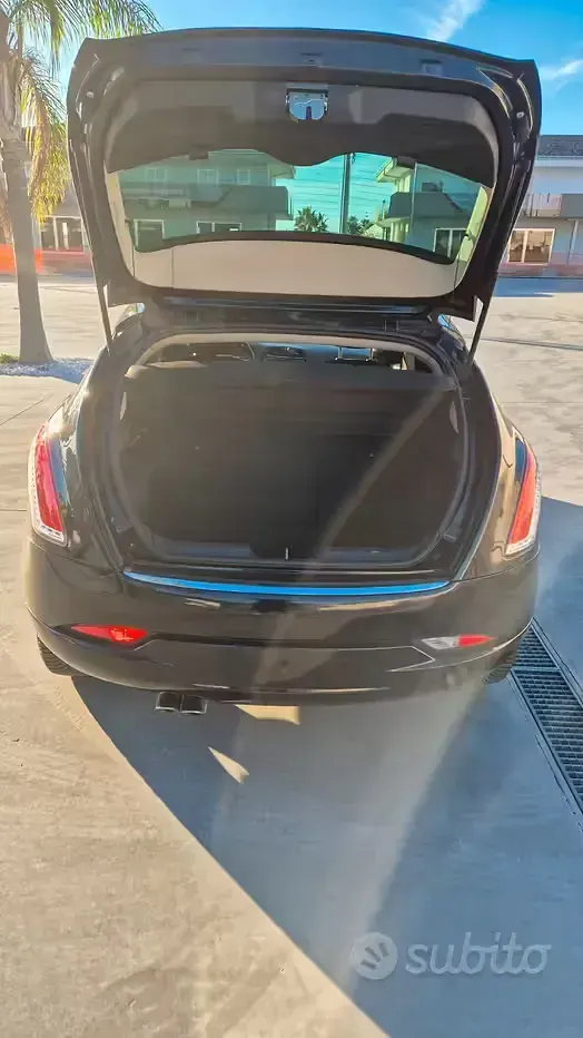 Usata Lancia Delta 105 CV (77 kW) 2014 Nero Utilitaria